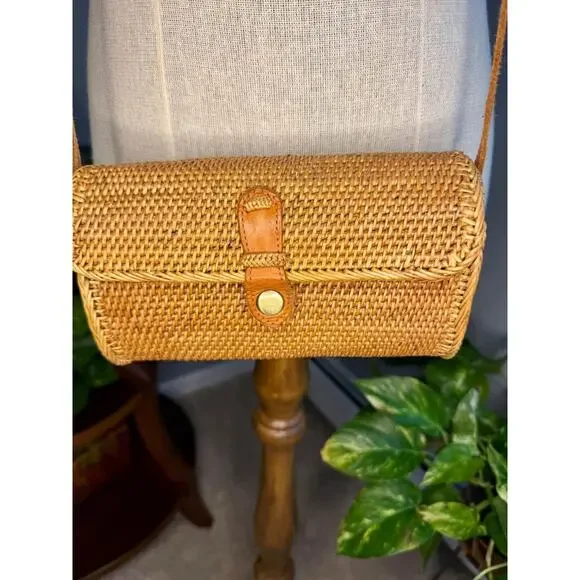 Vintage Bali Rattan and Leather Envelope Crossbody Bag - Picture 5 of 10